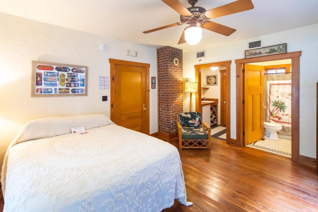 Hibiscus Coffee & Guesthouse Grayton Beach Esterno foto